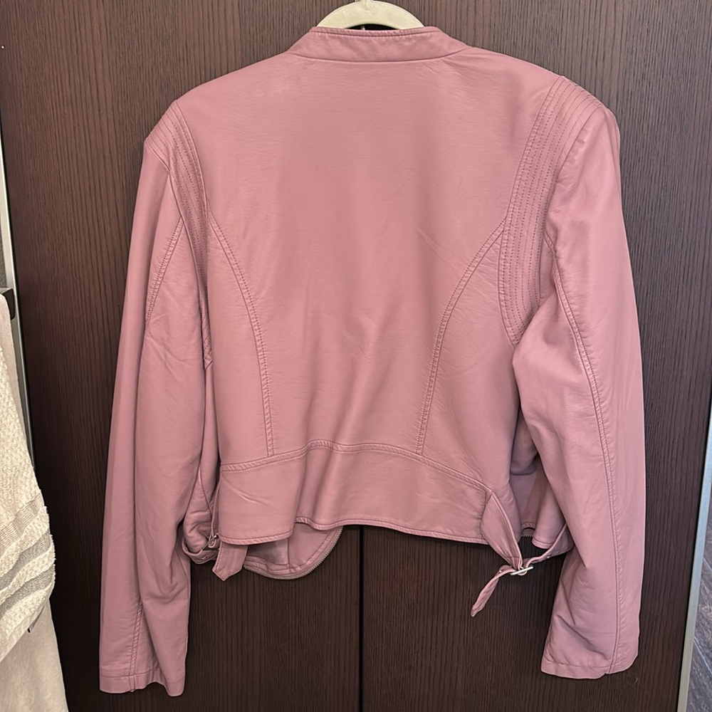 City Chic Women's Cropped Faux Leather Moto Jacket Mauve Size 20 - Picture 4 of 5
